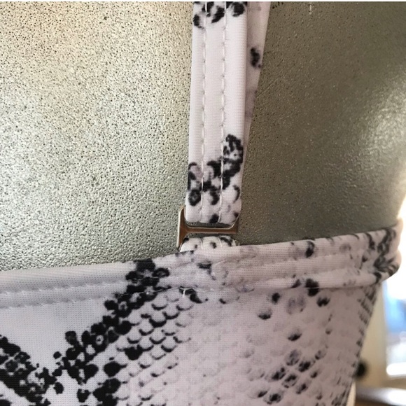 4 For 25$ Animal Print Swimsuit Bikini Set. Size Medium - Picture 7 of 9